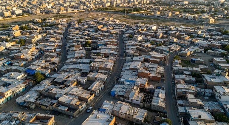 پاورپوینت بررسی علل و نحوه پیدایش حاشیه نشینی (نمونه موردی اسکان غیر رسمی در غرب مشهد – قلعه وکیل آباد)